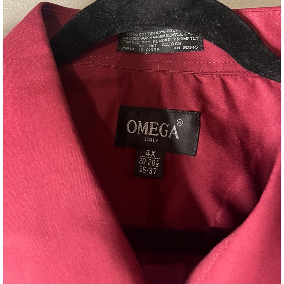 Burgundy Dress Shirt with Classic Collar and Smooth Finish - Picture 5 of 6